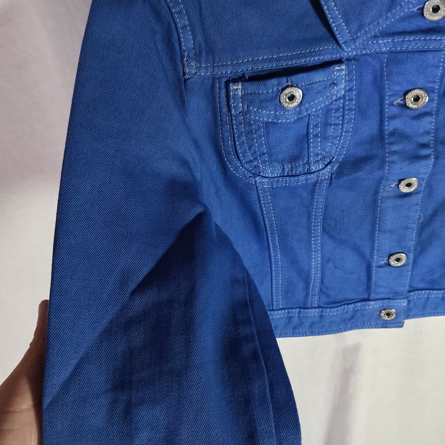Stylish Blue Cropped Denim Jacket – Casual & Trendy Look
